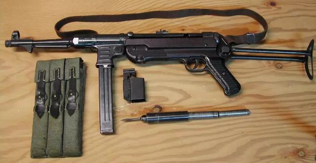 MP40冲锋枪详情介绍（二战德国经典冲锋枪MP40）
