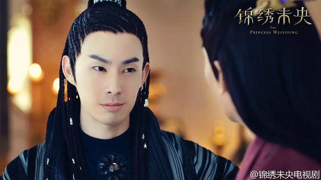 前几年,吴建豪在《锦绣未央》里饰演男二,还被评为了古装丑男的名号